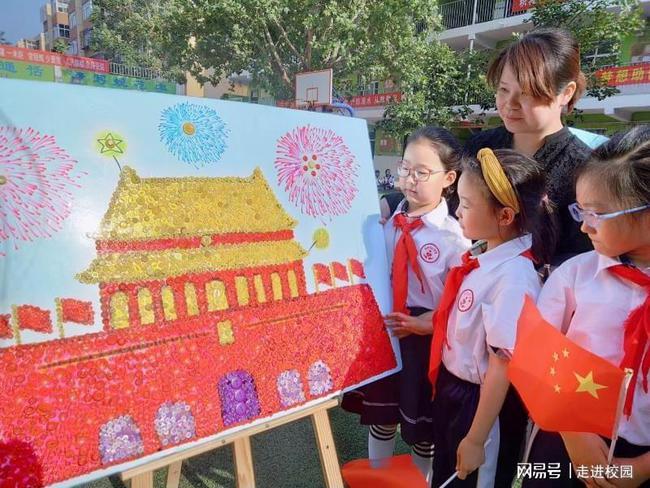 温馨全家福 情暖小山村